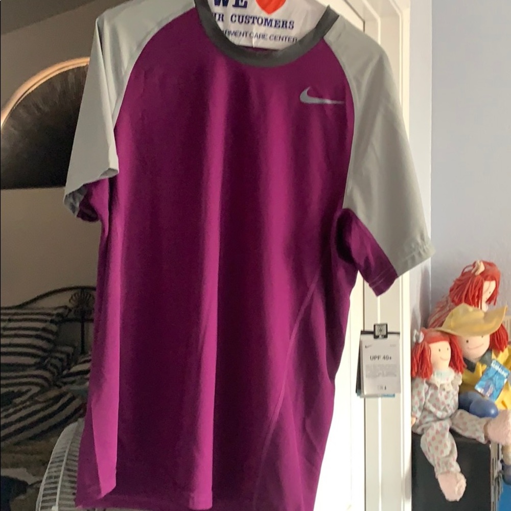 BRAND NEW NIKE TENNIS SHIRT SIZE SMALL MENS